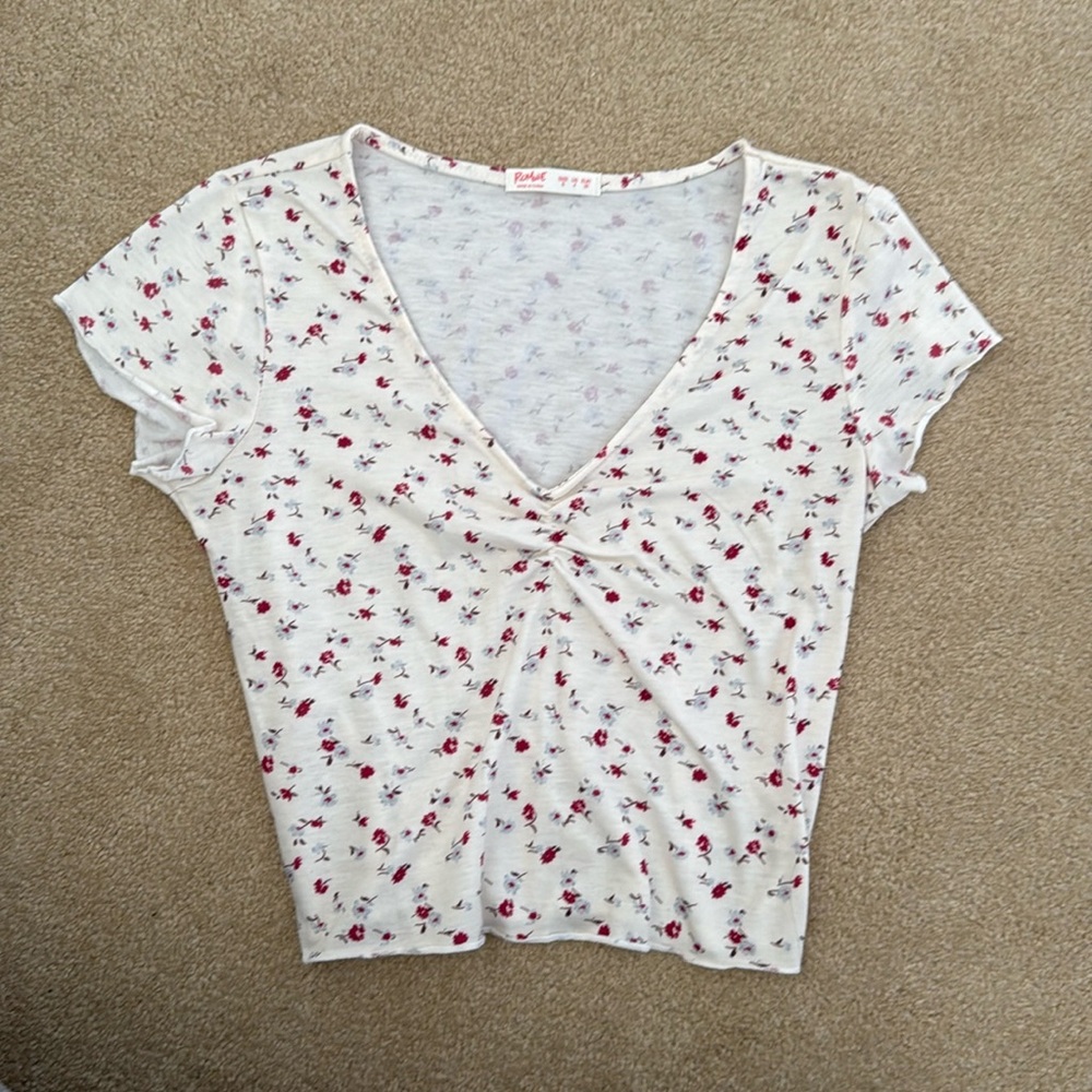 Romwe Cream Red Floral Vneck Short Sleeve Top (Small)